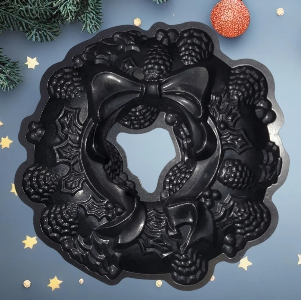 Nordic Ware Christmas Holiday Wreath Bundt Pan Cake 9 cup T30